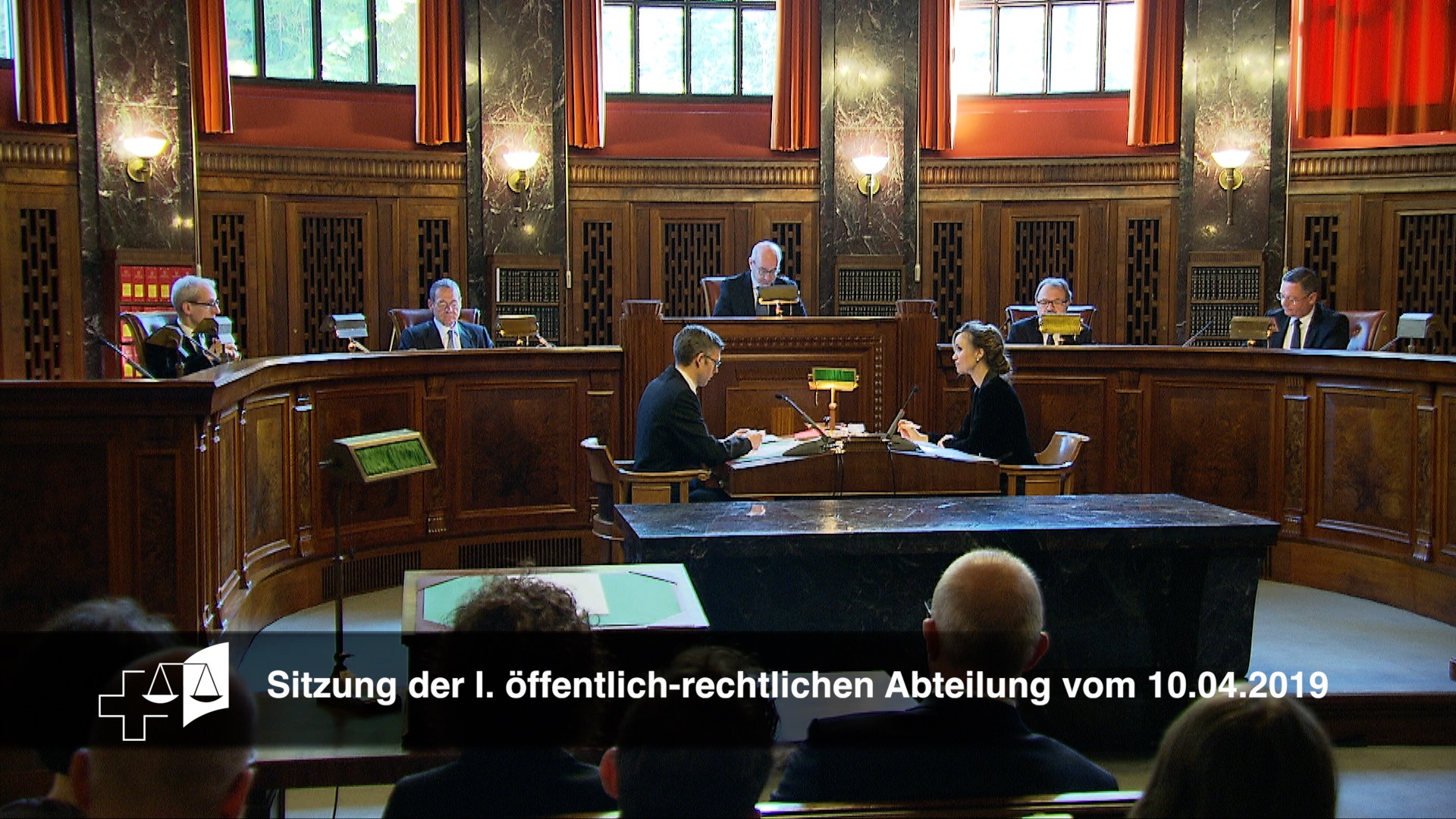 Конституционный третейский суд. Федеральный Верховный суд Швейцарии. Федеральный суд суд в Швейцарии. Парламент Швейцарии заседание. Федеральный суд Швейцарии внутри.