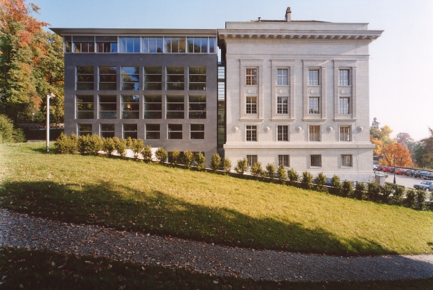 Vue extérieure du Tribunal fédéral à Lausanne (façade ouest)